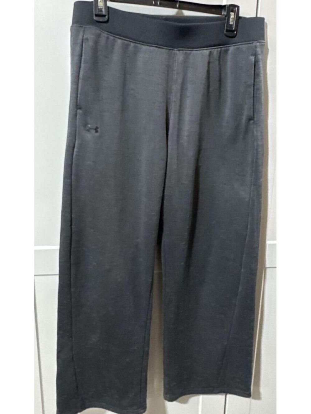 Under Armour Loose Fit ColdGear Pants LG - Cozy Like a Bear Hug!